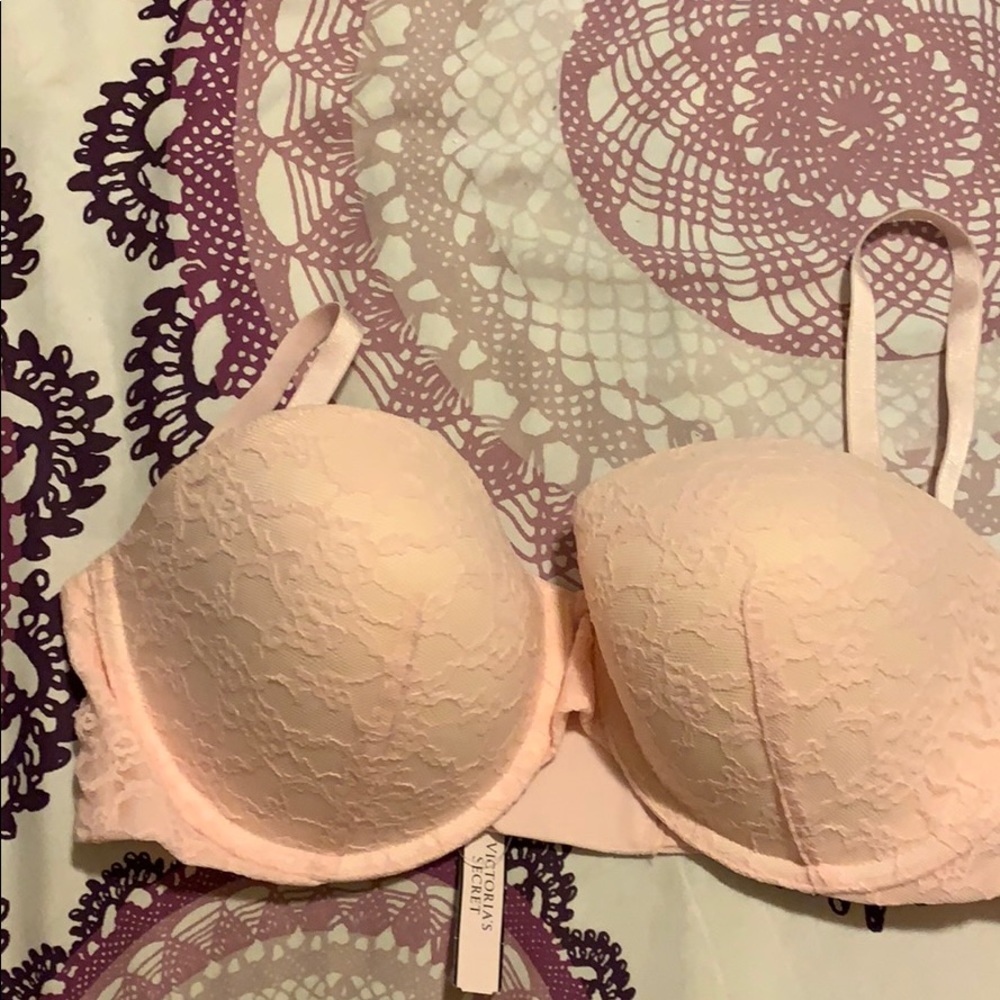 New with tags Victoria secret strapless Bra